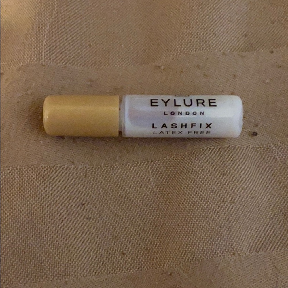 Eyelashes - Picture 2 of 2